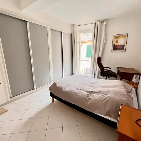 Spacieux En Face Du Port Calvi (Corsica)