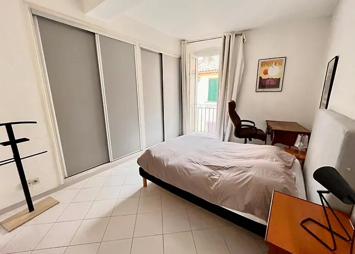 Spacieux En Face Du Port Calvi (Corsica)